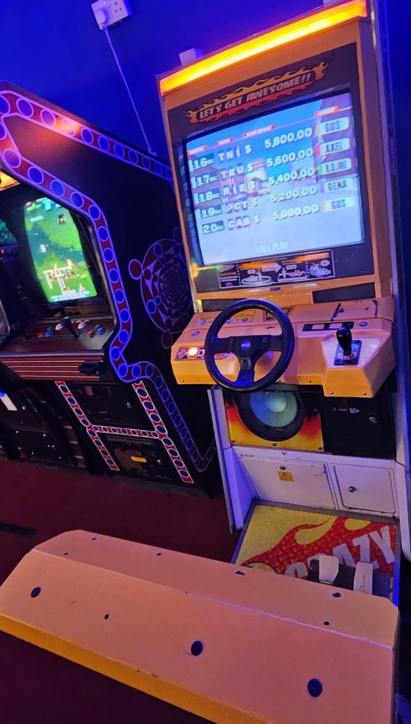 Sega Crazy Taxi cabinet showing its attract screen
